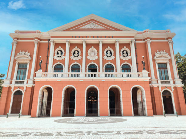 The Atro da Paz is a Brazilian theater located in the city of Belém, in the state of Pará, inaugurated on February 15, 1878. Its construction has neoclassical lines and was built in the aureo period of rubber exploration in the Amazon. It is considered a theater-monument according to IPHAN.