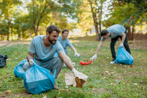 istock Cleaning the park with a smile 1347819049
