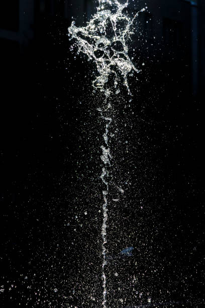 우물에서 물을 튀기다 - fountain water spray spraying 뉴스 사진 이미지