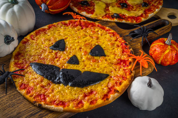 istock Halloween party pizza 1347851303
