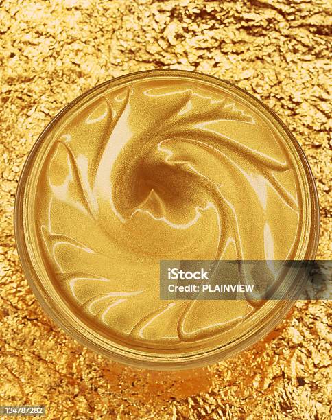 Golden Feuchtigkeitscreme Stockfoto und mehr Bilder von Blatt - Pflanzenbestandteile - Blatt - Pflanzenbestandteile, Dermatologie, Einmachglas