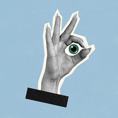 Collage de arte contemporáneo de mano humana que muestra el gesto de okey con ojo verde aislado sobre fondo azul photo