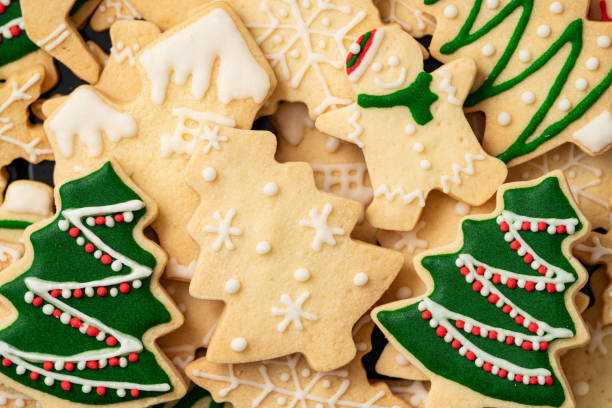 istock Top view of decorated Christmas tree cookie. 1347891241