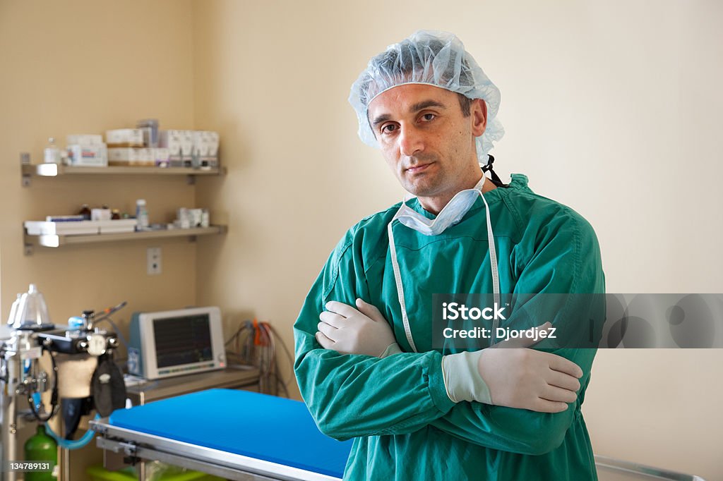 Veterinário masculino em sala de cirurgia. - Royalty-free Cirurgia Foto de stock