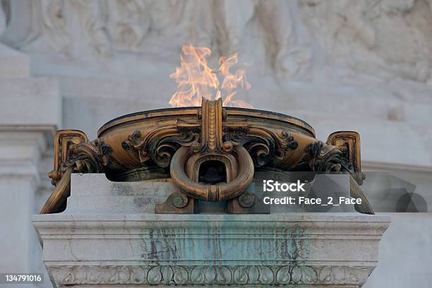Eterna Flame - Fotografie stock e altre immagini di Altare Della Patria - Altare Della Patria, Ambientazione esterna, Bandiera
