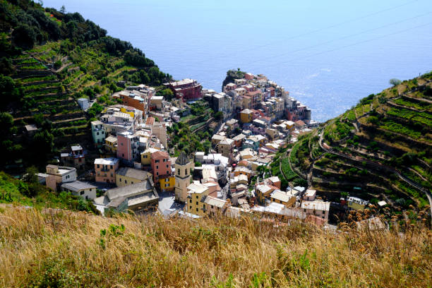 una vista del parque nacional de cinqueterre - european culture riomaggiore europe night fotografías e imágenes de stock