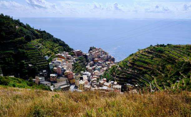 blick auf den nationalpark cinqueterre - european culture riomaggiore europe night stock-fotos und bilder