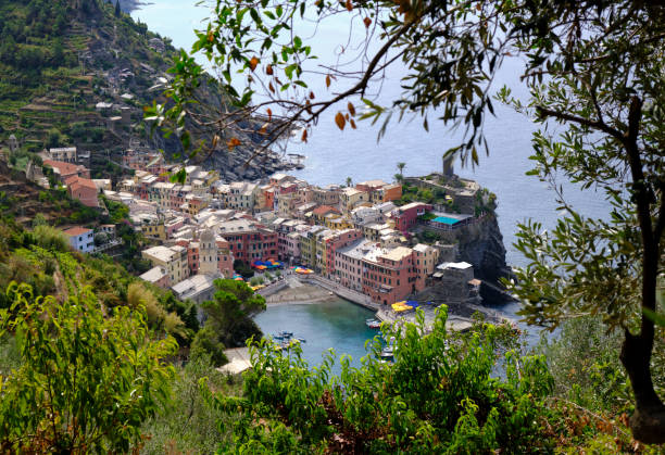 una vista del parque nacional de cinqueterre - european culture riomaggiore europe night fotografías e imágenes de stock