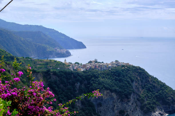 blick auf den nationalpark cinqueterre - european culture riomaggiore europe night stock-fotos und bilder