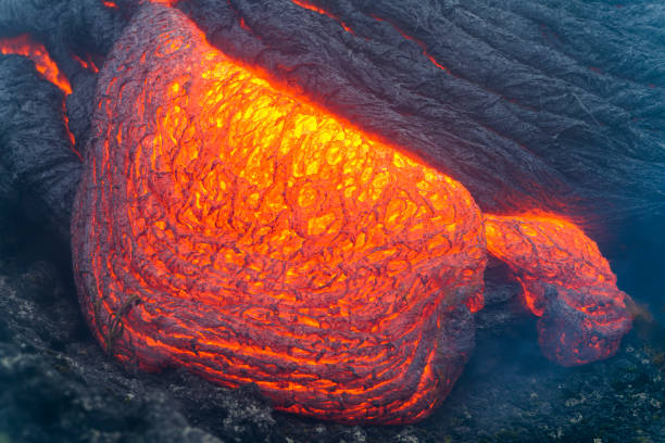 flusso di lava del vulcano nyamuragira - idler foto e immagini stock