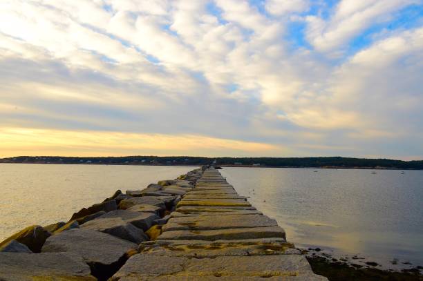 istock Massachusetts rocky coastline 1347971041