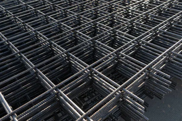 Photo of The rebar is bonded with steel wire for use as a construction infrastructure. Which part of the rebar has rusted due to chemical reactions.