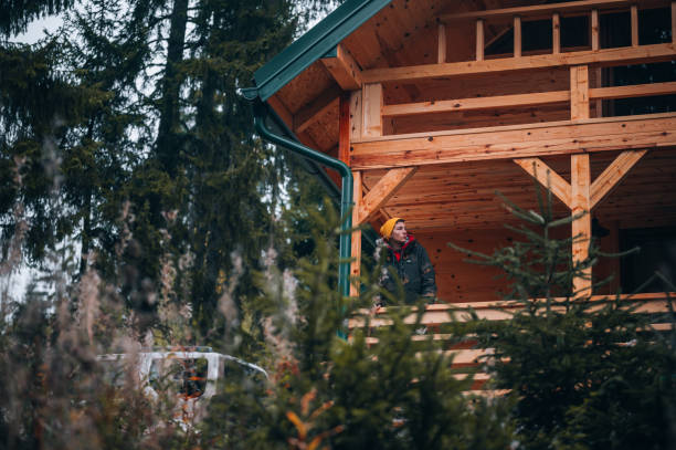 a man on vacation in a  mountain cabin - cottage autumn wood woods imagens e fotografias de stock