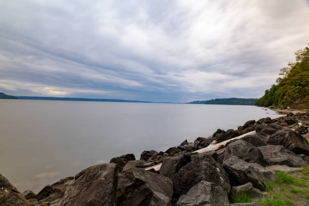 long exposure photography of beach - zen like sea horizon over water blurred motion imagens e fotografias de stock