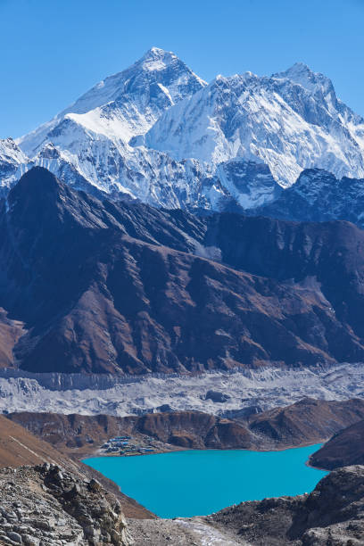 vista sul monte everest, sentiero del passo renjo la - renjo la foto e immagini stock