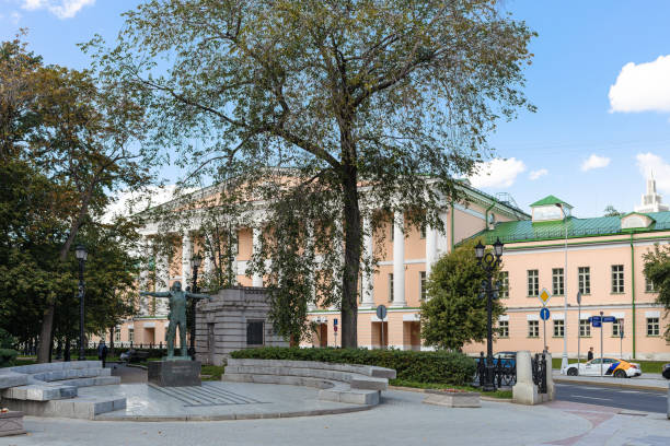 vista di petrovsky gates square nd moscow city duma - boulevard mansion road grounds foto e immagini stock