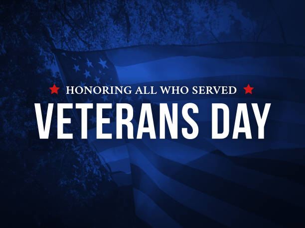 재향 군인의 날 - 다크 블루 배경에 미국 국기를 흔들며 휴일 카드를 제공 한 모든 사람을 기리는 - us veterans day 뉴스 사진 이미지