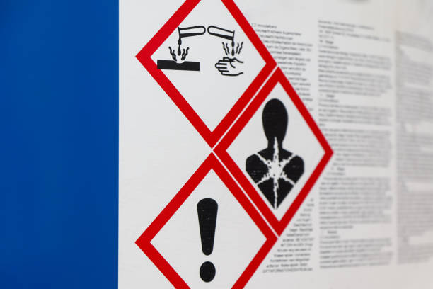 símbolo no tanque químico - chemical chemistry laboratory safety - fotografias e filmes do acervo