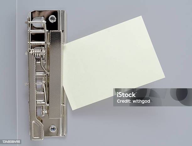 Foglio Di Carta Con Clip File - Fotografie stock e altre immagini di Abbandonato - Abbandonato, Ambientazione interna, Carta