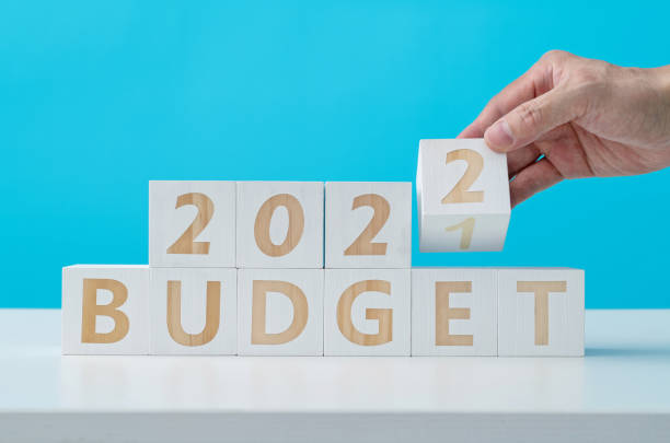 istock Number 2022 and word budget on block shape 1348098788