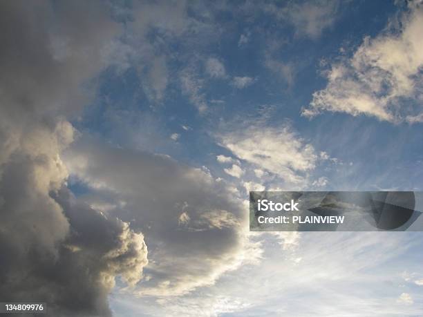 Nuvole Sul Cielo - Fotografie stock e altre immagini di A bioccoli - A bioccoli, Ambientazione esterna, Astratto