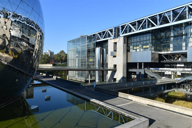 The Cite des sciences de la Vilette, Paris, France. Paris, France-10 14 2021:The Cité des Sciences et de l'Industrie ("City of Science and Industry") located in Parc de la Villette in Paris, France is the biggest science museum in Europe. Attractions include a planetarium, a submarine (the Argonaute), an IMAX theatre (La Géode). la geode stock pictures, royalty-free photos & images