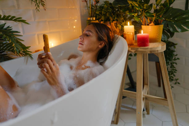 spa-tag zu hause - bathtub women relaxation bathroom stock-fotos und bilder