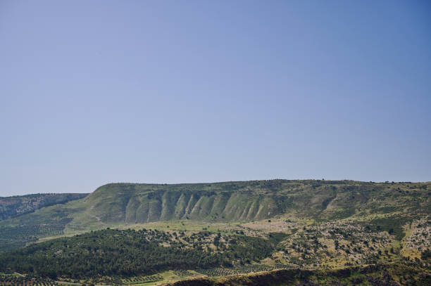 wunderschöne landschaft in den maale hamat gader bergen im yarmouk river valley - hamat gader stock-fotos und bilder