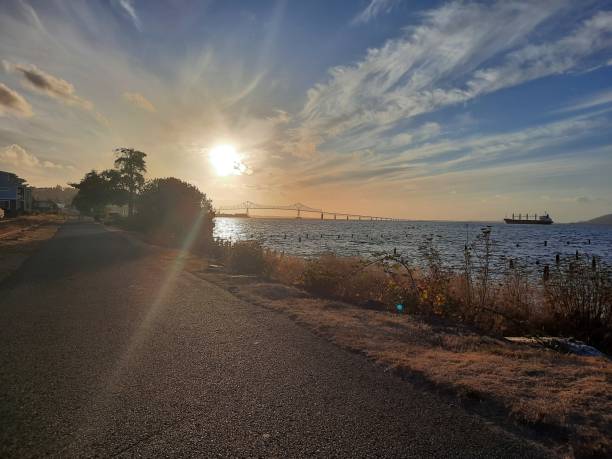 istock Twilight  On the Columbia river 12 1348120395