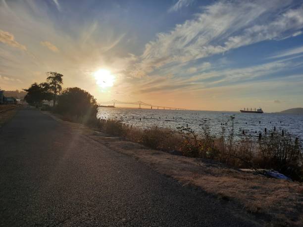 istock Twilight  On the Columbia river 7 1348120422
