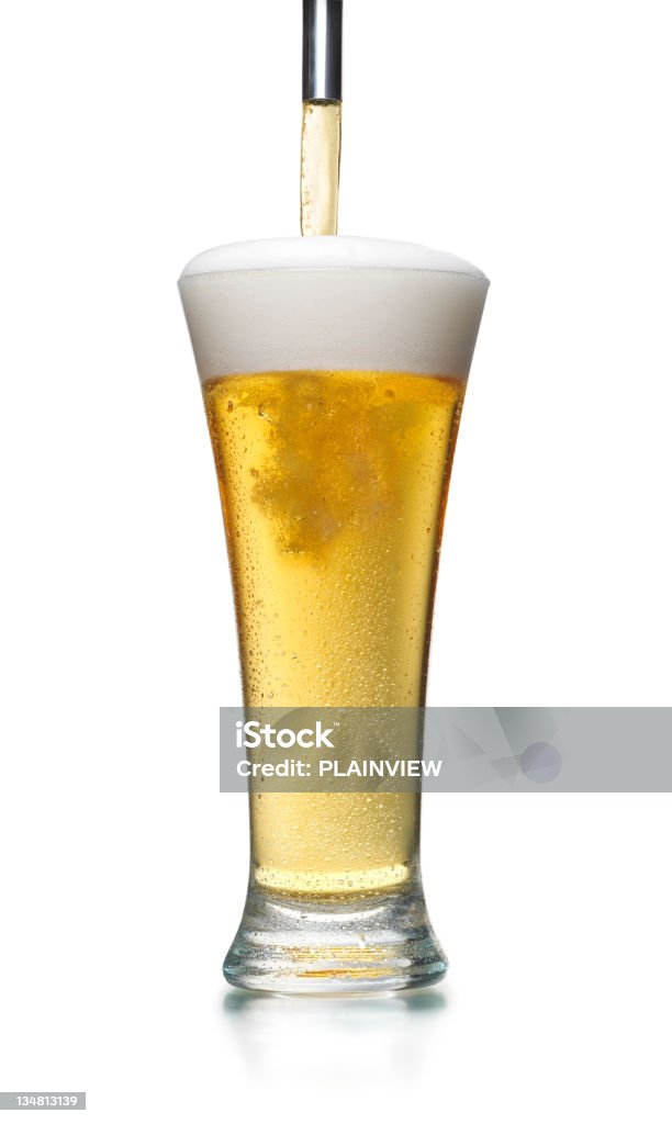 Rovesciare la birra - Foto stock royalty-free di Versare