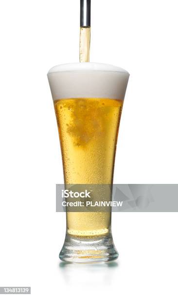 Foto de Spilling Cerveja e mais fotos de stock de Verter - Verter, Cerveja, Figura para recortar