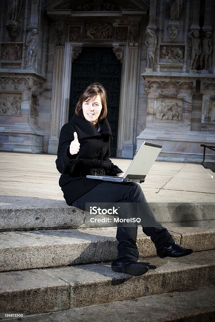 Chica rubia trabajo en Milán - Foto de stock de Estudiante libre de derechos