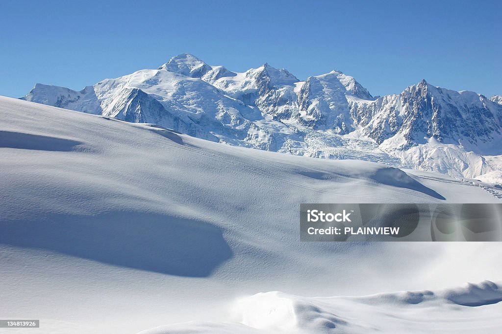 Montanhas dos Alpes - Foto de stock de Monte Branco royalty-free