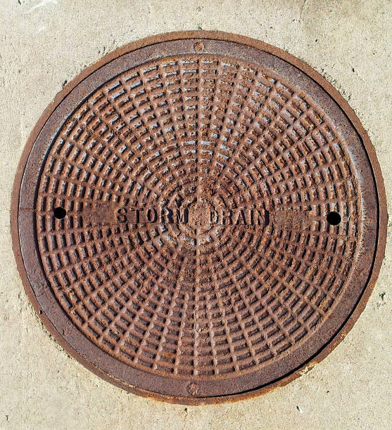 manhole cover - high angle view brown directly above photography imagens e fotografias de stock