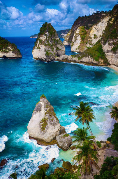 vista panorâmica da ilha diamond beach thousand em nusa penida perto de bali, indonésia - nusa lembongan bali island beach - fotografias e filmes do acervo