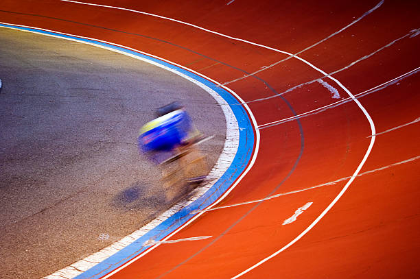 サイクリングベロドームランニング - track cycling ストックフォトと画像