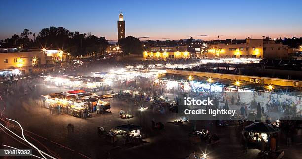 Photo libre de droit de Djemaa Elfna Au Crépuscule banque d'images et plus d'images libres de droit de Afrique - Afrique, Lever du soleil, Afrique du Nord