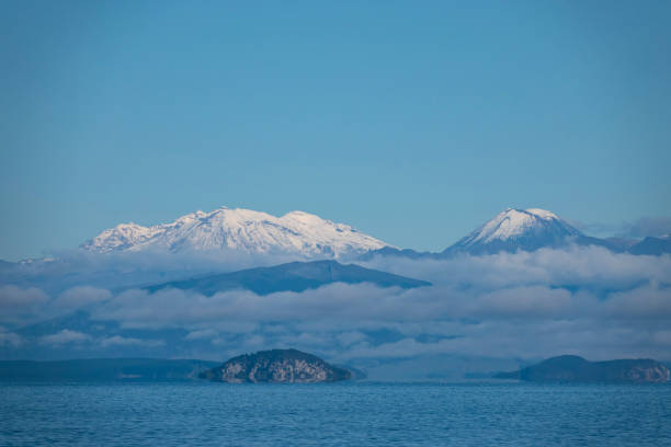Mt Ngauruhoe and Mt Ruapehu view from Lake Taupo Mt Ngauruhoe and Mt Ruapehu view from Lake Taupo manawatu stock pictures, royalty-free photos & images