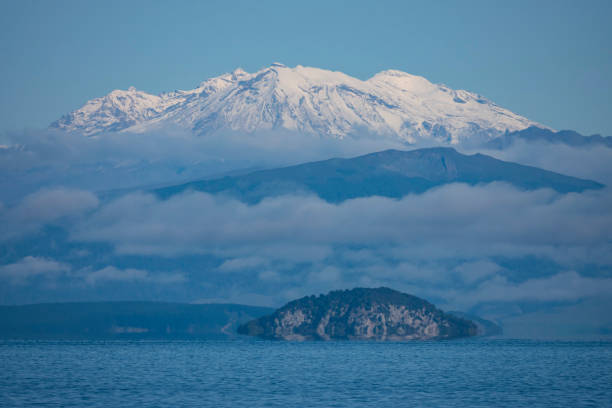 Mt Ngauruhoe and Mt Ruapehu view from Lake Taupo Mt Ngauruhoe and Mt Ruapehu view from Lake Taupo manawatu stock pictures, royalty-free photos & images