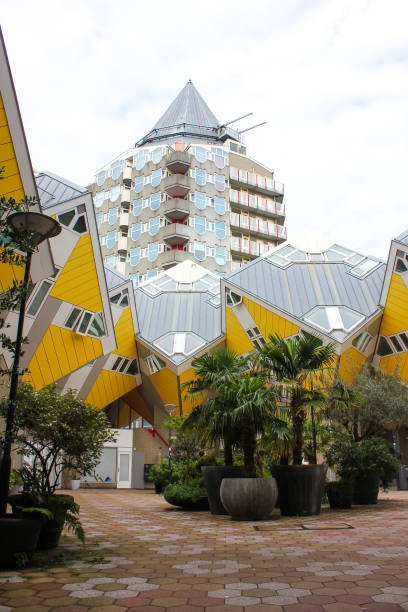 cube houses en rotterdam, países bajos - blom fotografías e imágenes de stock