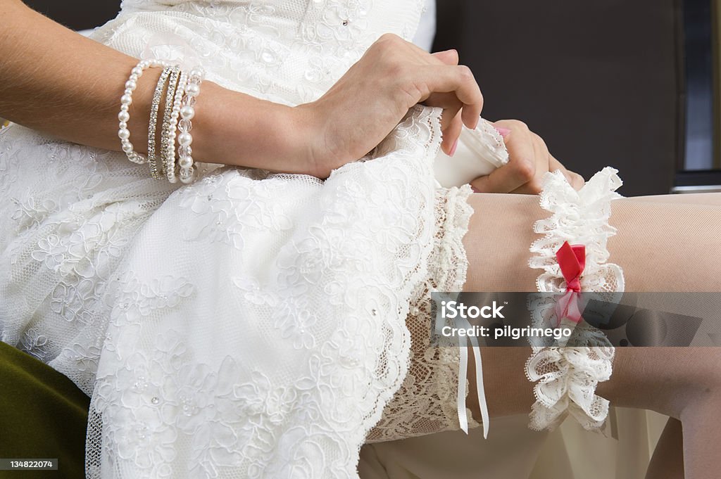 Белый пояс для чулок обратить внимание на Невеста - Стоковые фото Белый роялти-фри