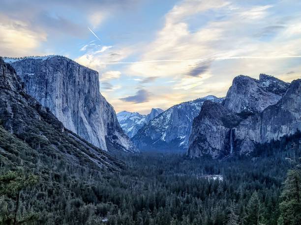 istock Yosemite Tunnel View - Feb 2021 1348262477
