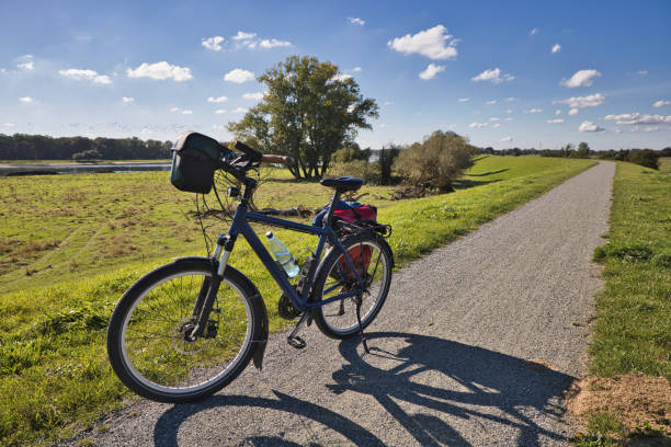 bicycle on dyke on the elbe bike lane in background the german river elbe near the german town lenzen, it is also the iron curtain trail bicycle on dyke on the elbe bike lane in background the german river elbe near the the german town lenzen, it is also the iron curtain trail elbe river stock pictures, royalty-free photos & images