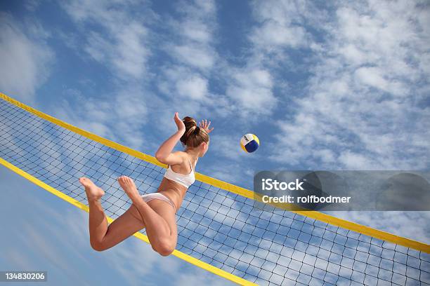 Voleibol Foto de stock y más banco de imágenes de Pelota - Pelota, Playa, Volear