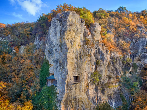 высеченные в скале церкви иваново - rock hewn church стоковые фото и изображения