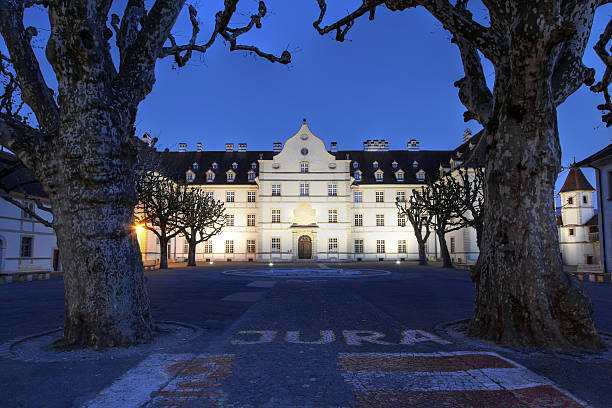 chateau de delemont, jura, suíça - jura canton - fotografias e filmes do acervo