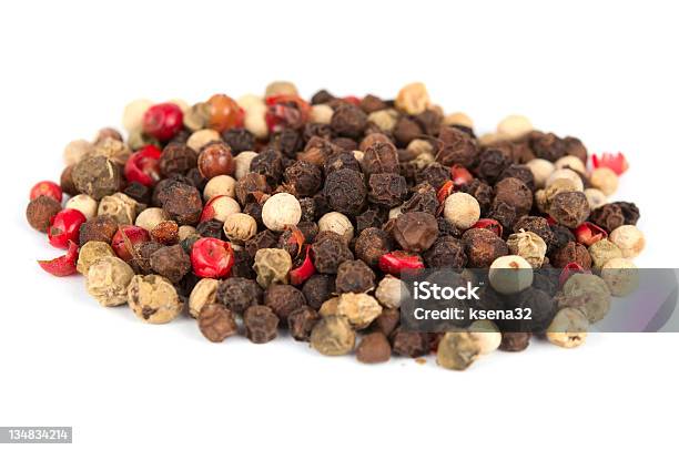 Peppercorns Variados Foto de stock y más banco de imágenes de Aderezo - Aderezo, Alimento, Color negro