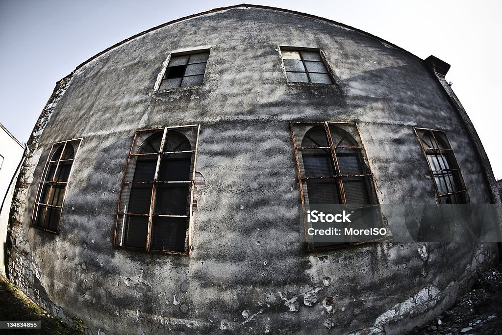 Edificio abbandonato - Foto stock royalty-free di Abbandonato