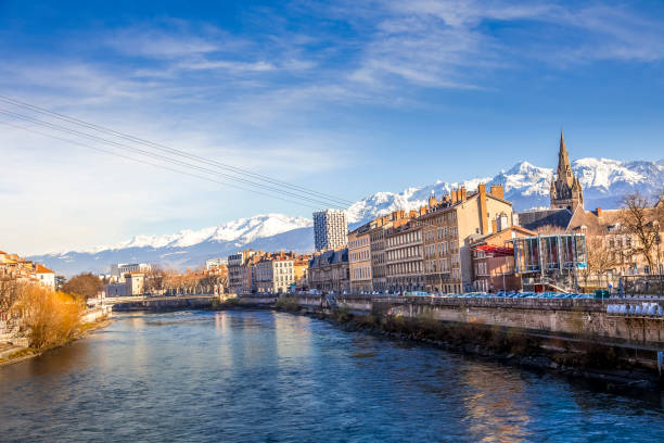 グルノーブルとイセレ川 - france european alps provence alpes cote dazur mountain ストックフォトと画像